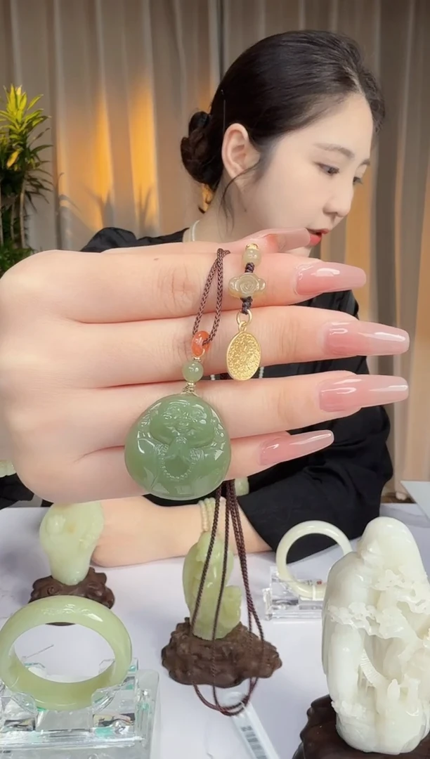 未镶嵌和田玉挂件闪购 新疆和田玉绿根弥勒佛