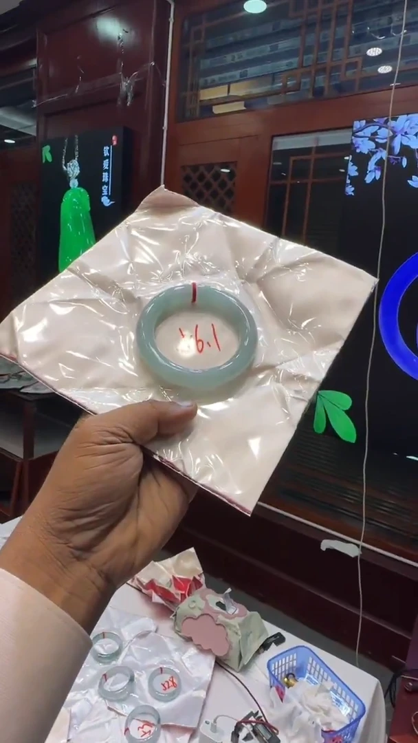 未镶嵌手镯翡翠手镯