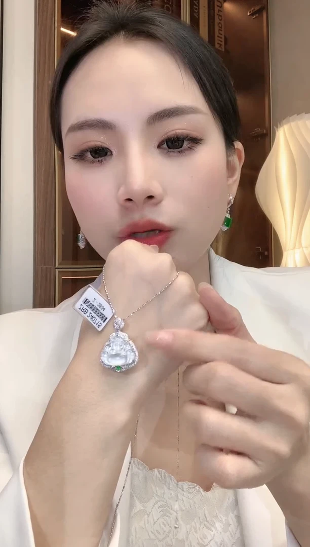 【闪购商品】翡翠吊坠(不含链)18K金镶嵌D8