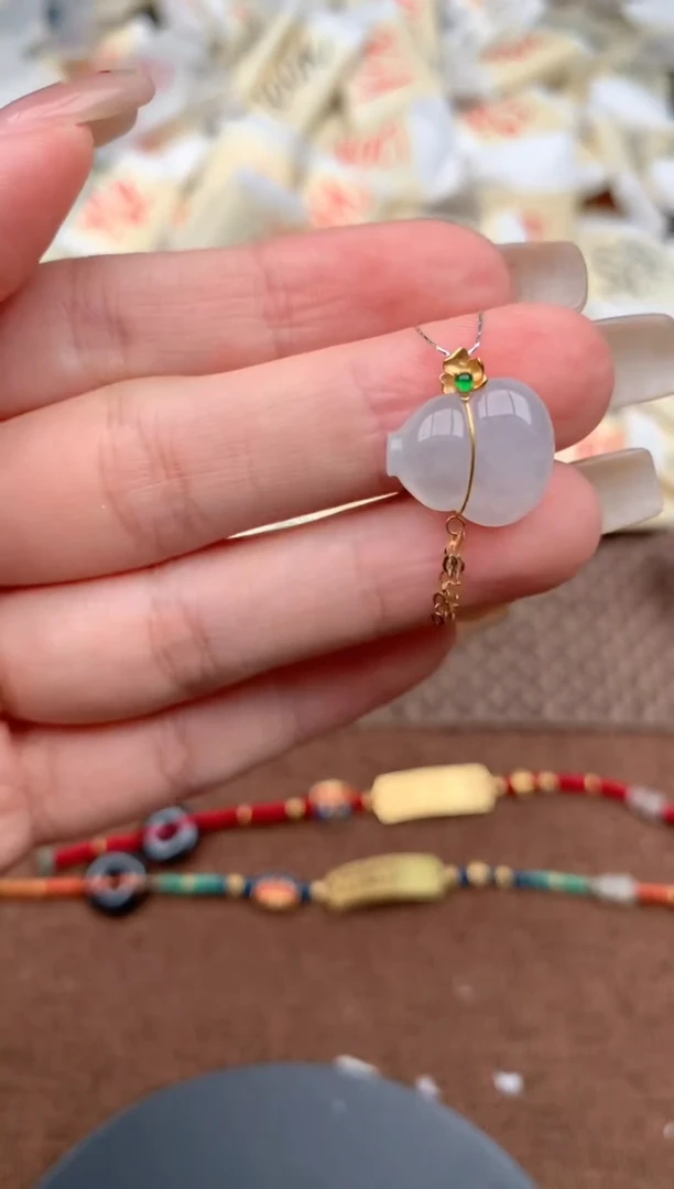 18K金镶嵌挂件翡翠一