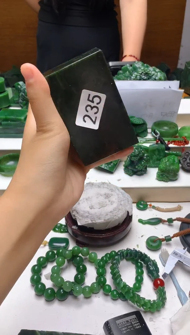 未镶嵌和田玉（碧玉）珠宝半成品有暇