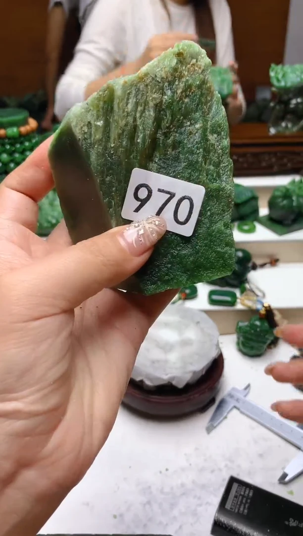 未镶嵌和田玉（碧玉）珠宝半成品1