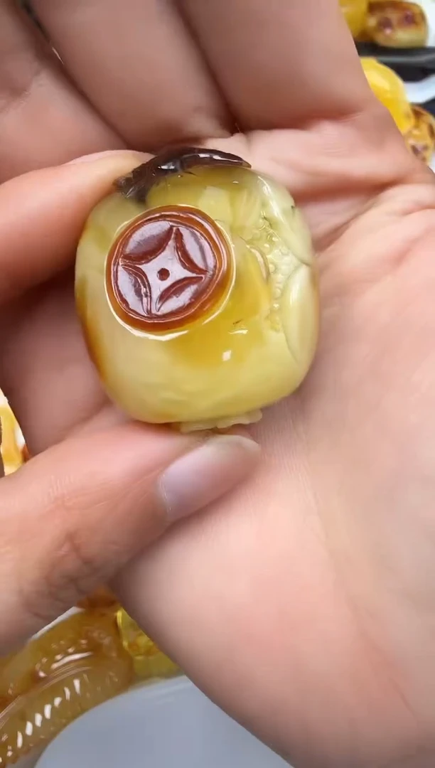 裸石琥珀未镶嵌如图