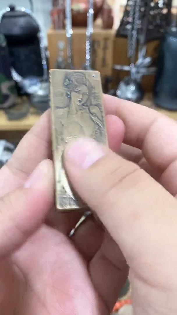 瓷片闪购商品  如图所示