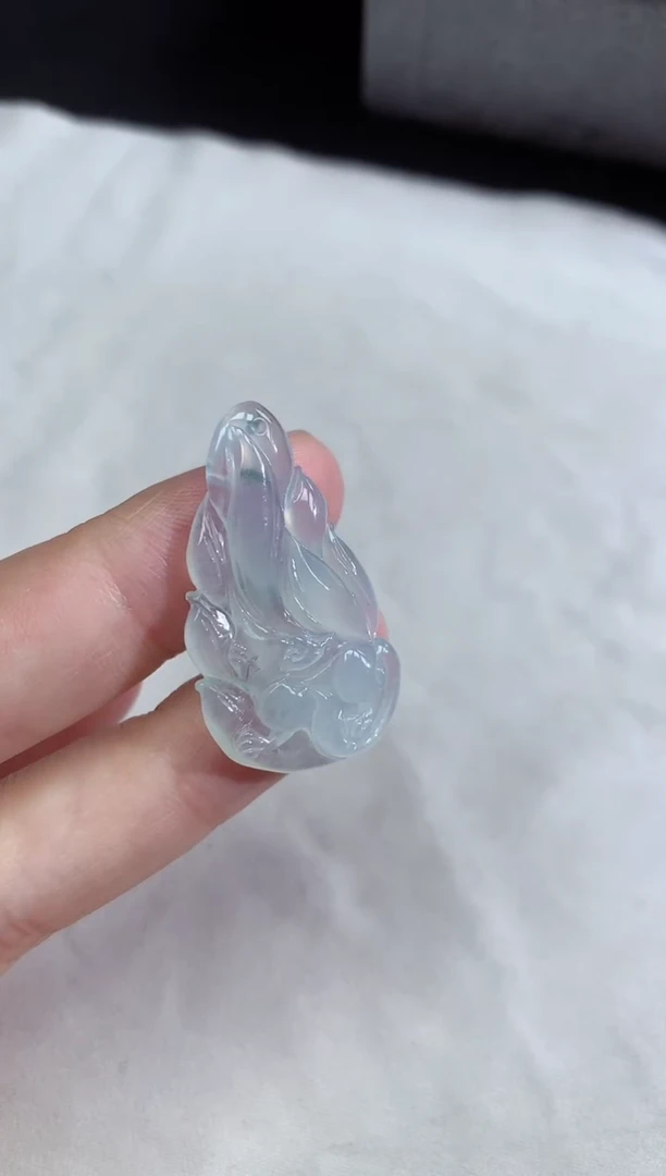 翡翠未镶嵌颈饰冰种白冰九尾狐
