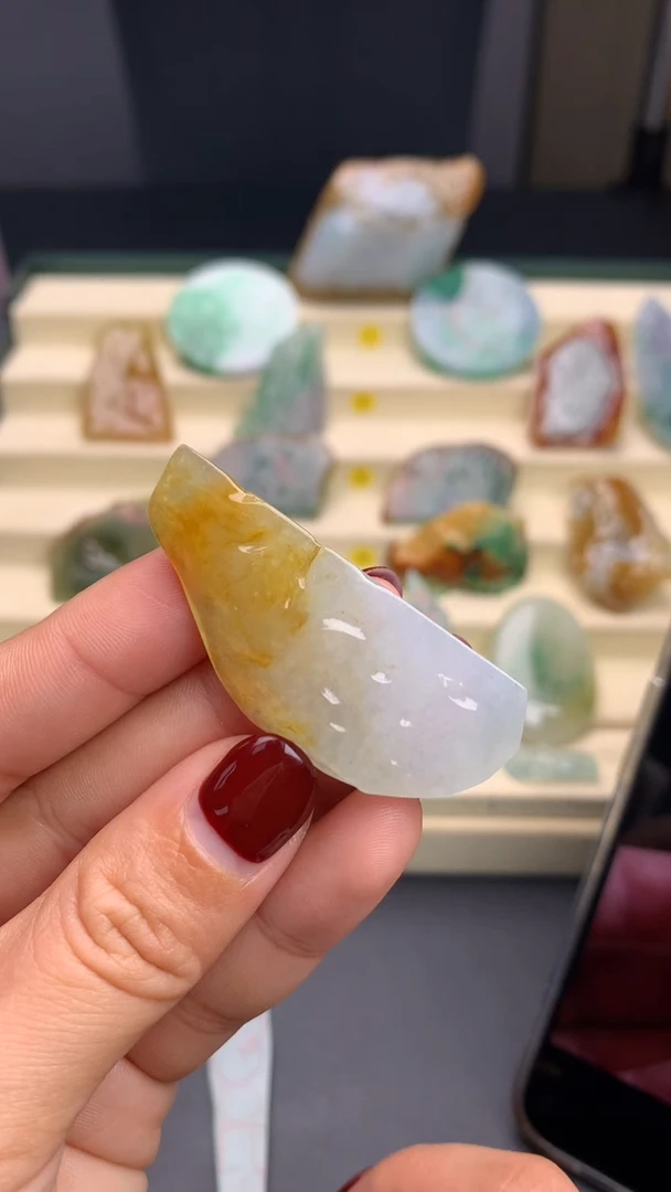 【闪购商品】定制翡翠未镶嵌         人物件