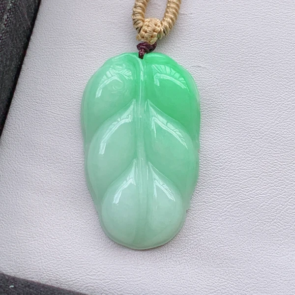 天然A货翡翠水润飘绿树叶吊坠翡翠玉石挂件