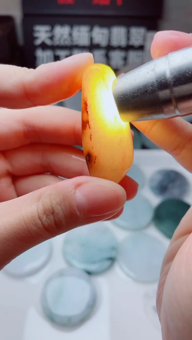 翡翠未镶嵌颈饰4639....