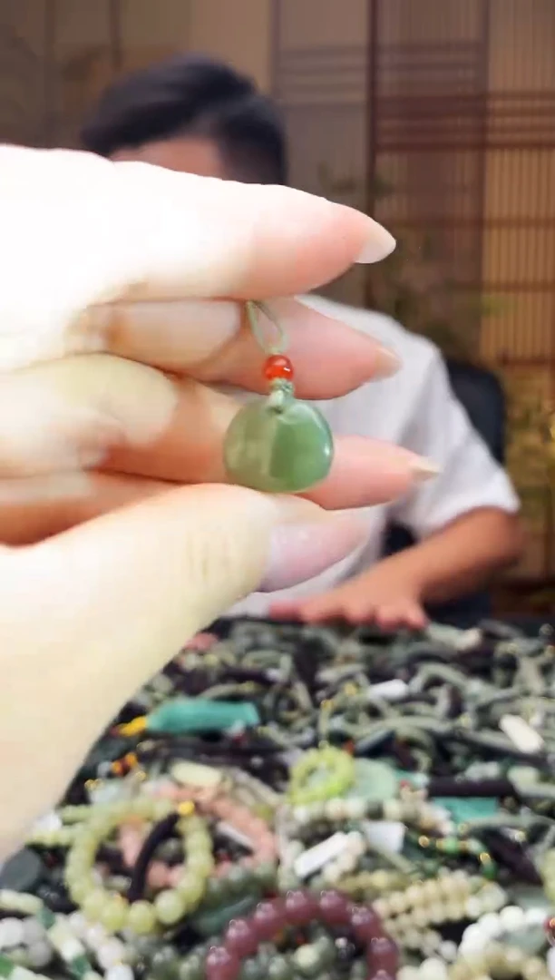 颈饰未镶嵌和田玉多样性发货，拍一发一