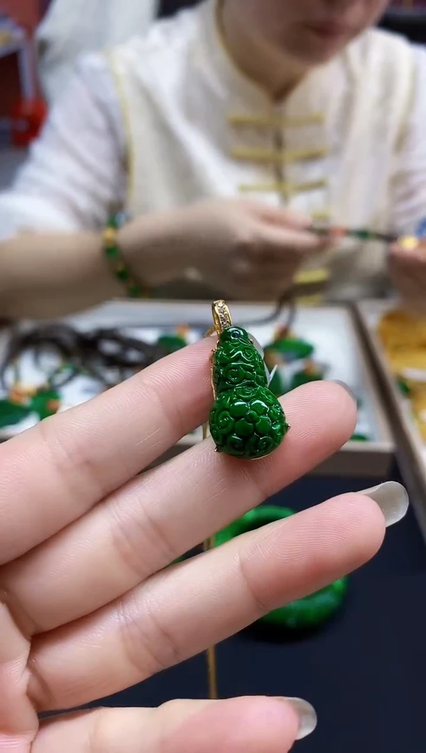 颈饰未镶嵌翡翠吊坠