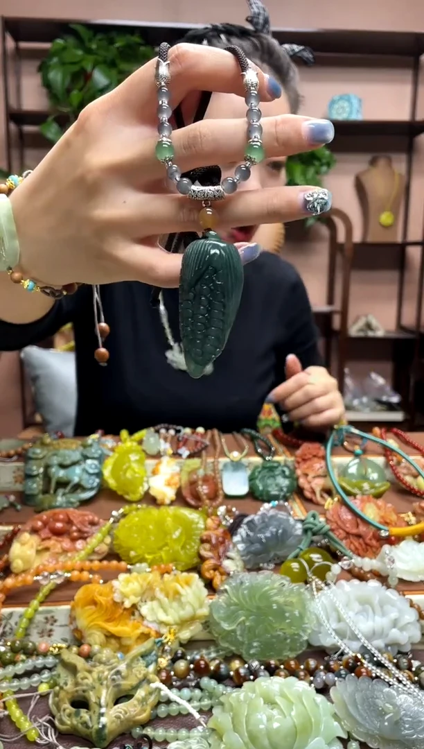 未镶嵌岫玉吊坠·