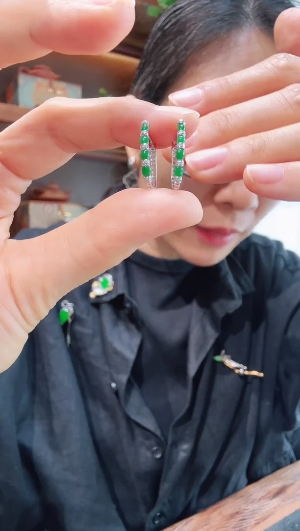 18K金镶嵌翡翠耳饰00002800