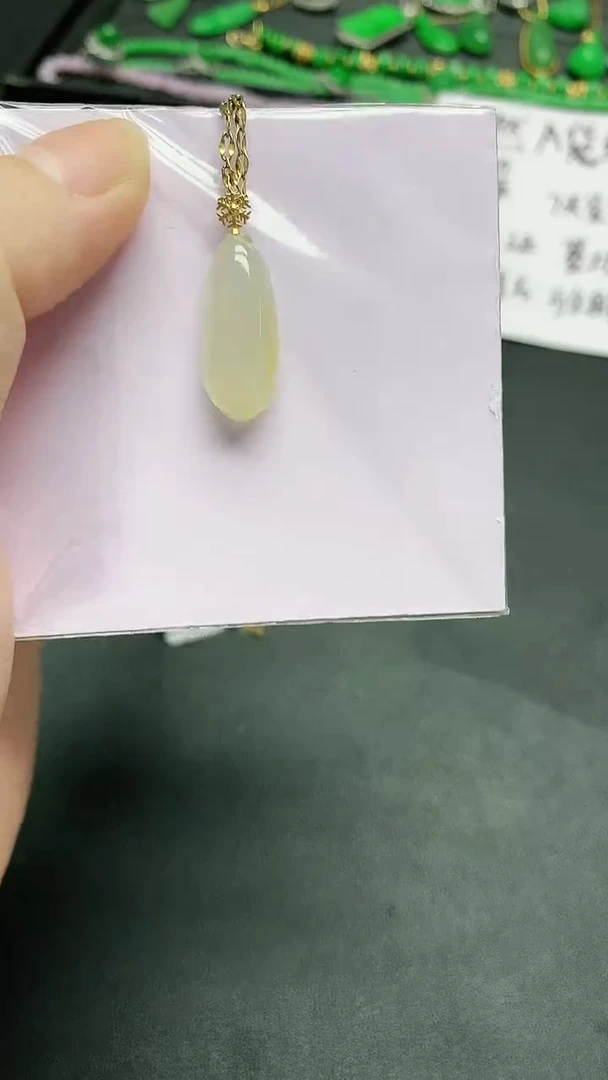 颈饰18K金镶嵌翡翠赠礼盒证书