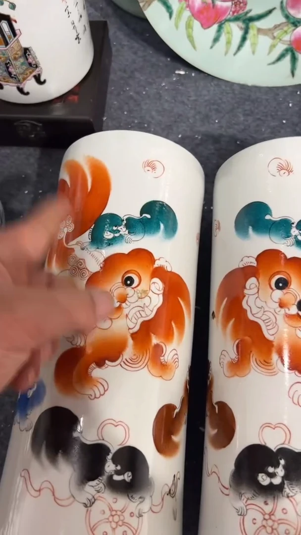 摆件瓷摆件瓷摆件五彩狮子冒桶