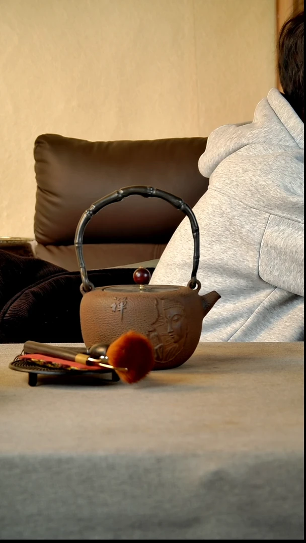 和**食吉春堂铁壶