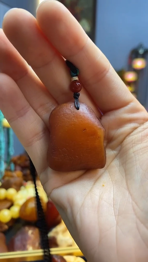 未镶嵌颈饰琥珀吊坠