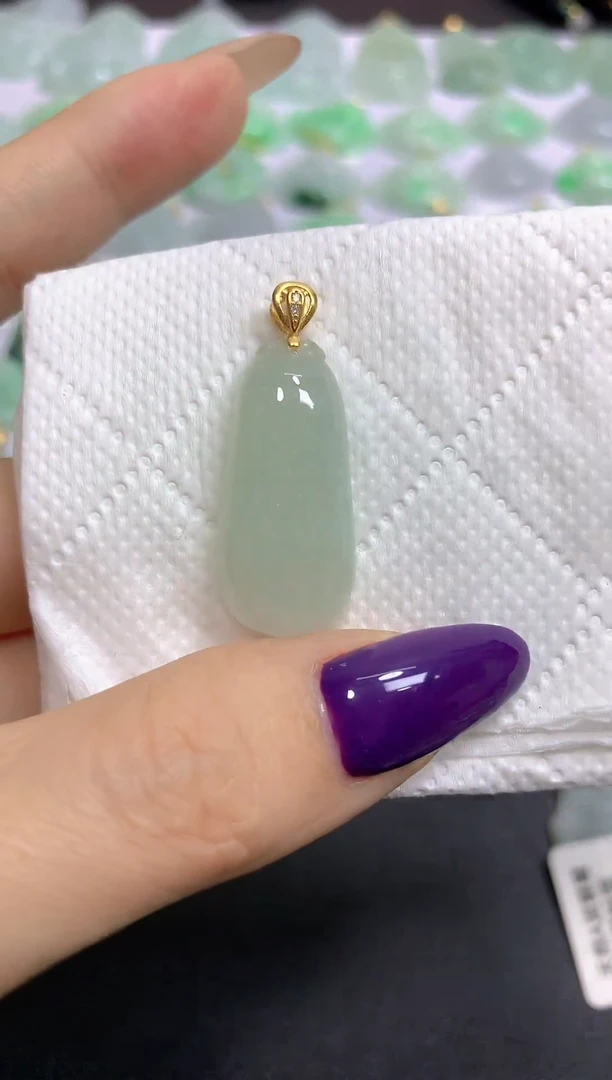 颈饰未镶嵌翡翠