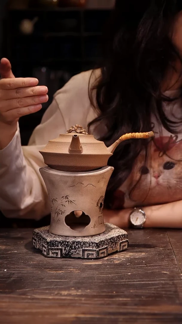 珊瑚石侧把加白泥三峰雕刻炉