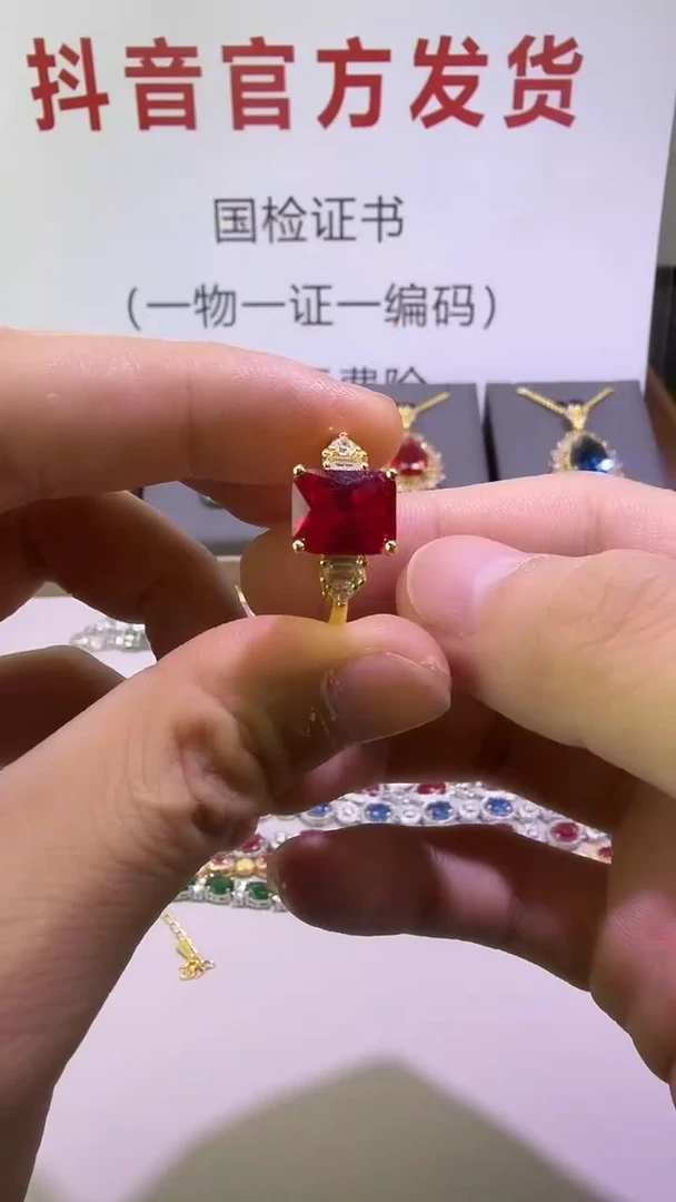 18K金镶嵌戒指红宝石222