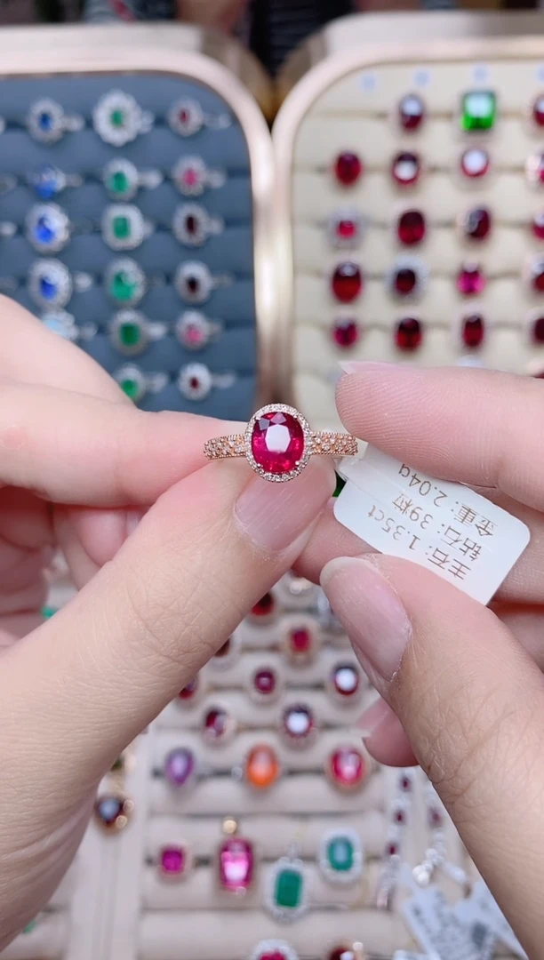 18K金镶嵌碧玺戒指碧玺1.35CT