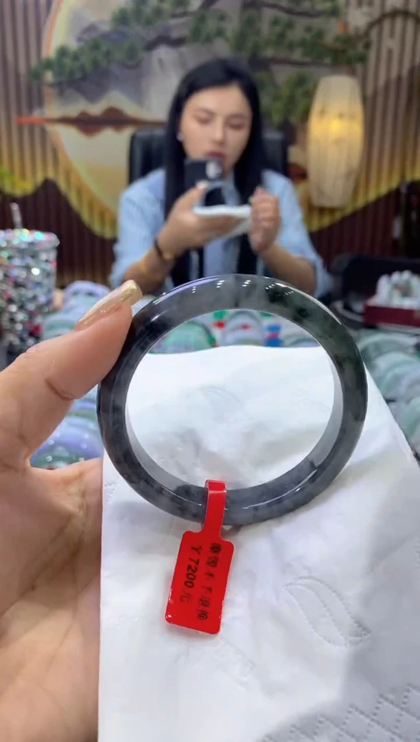 翡翠手镯未镶嵌多人06975