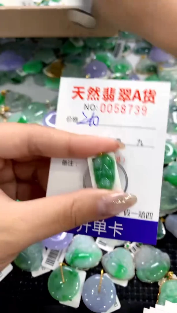颈饰18K金镶嵌翡翠1111111111111111