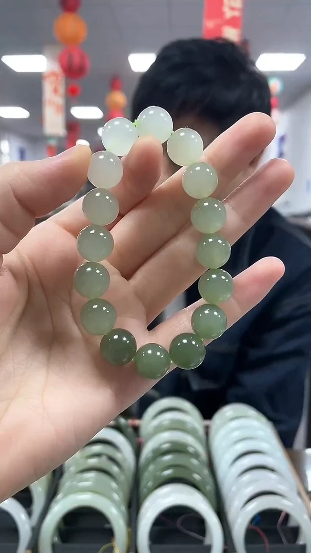【闪购商品】和田玉手链未镶嵌湖水冻渐变卡12手串一条