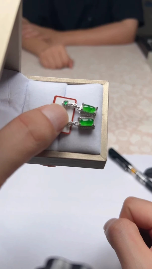 未镶嵌翡翠耳饰耳钉