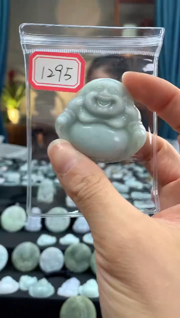 翡翠未镶嵌颈饰佛公1295瑕疵慎拍