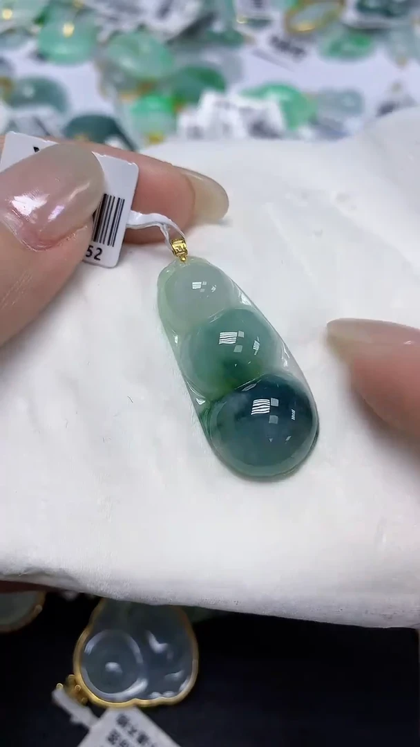 翡翠18K金镶嵌颈饰天然缅甸翡翠A货