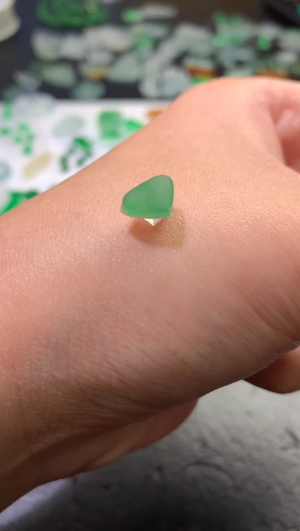 未镶嵌定制翡翠毛货 6.7-9.2-2.2