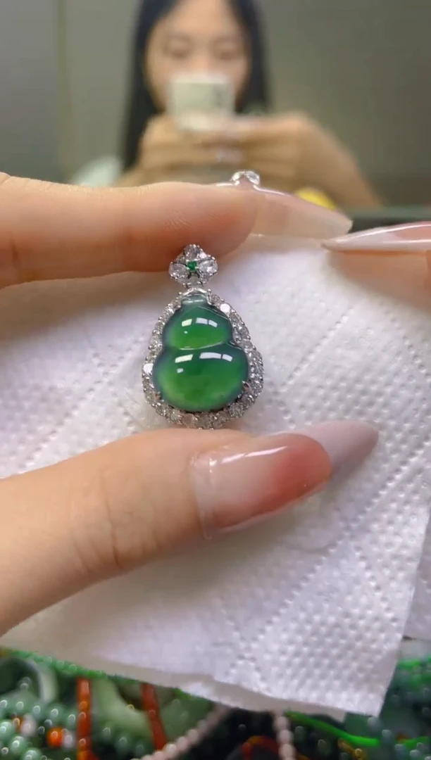 翡翠未镶嵌颈饰/V/翡翠A货，一件也是批发价