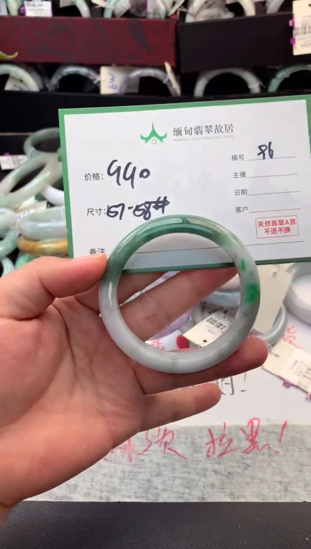 定制翡翠未镶嵌毛货需精细抛光+多人