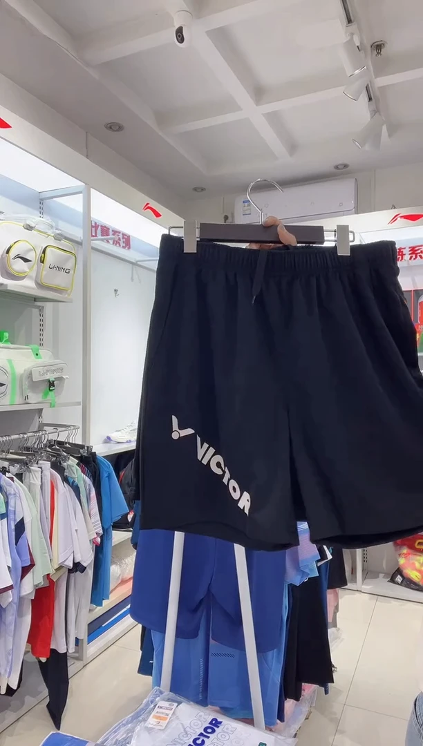 黑色短裤一件，L码