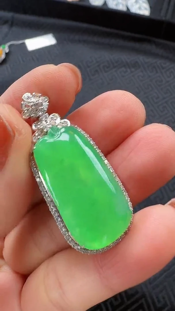 【闪购商品】翡翠吊坠(不含链)18K金镶嵌吊坠