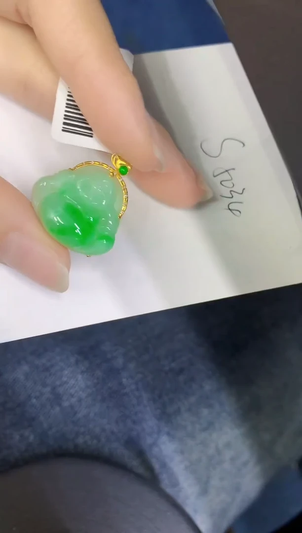 颈饰18K金镶嵌翡翠缅甸天然翡翠A货