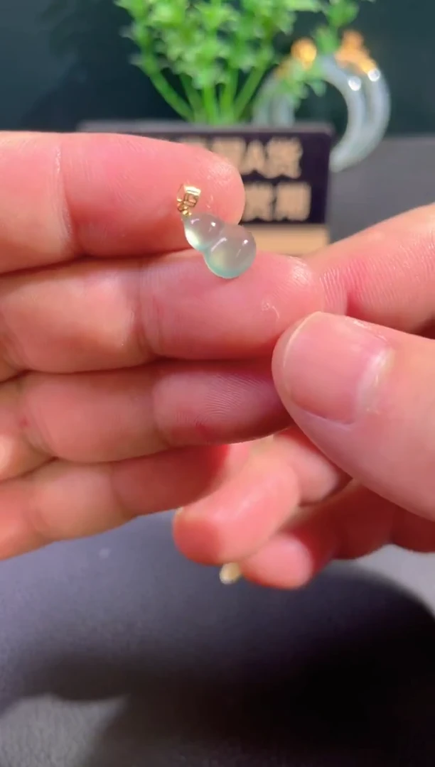 颈饰18K金镶嵌翡翠翡翠