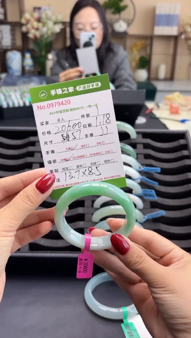 【闪购商品】翡翠手镯未镶嵌多人