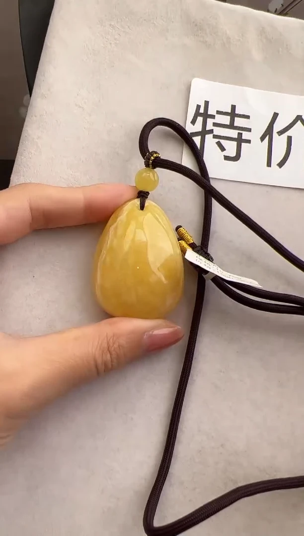 【闪购商品】琥珀裸石未镶嵌10211291-瑕疵吊坠