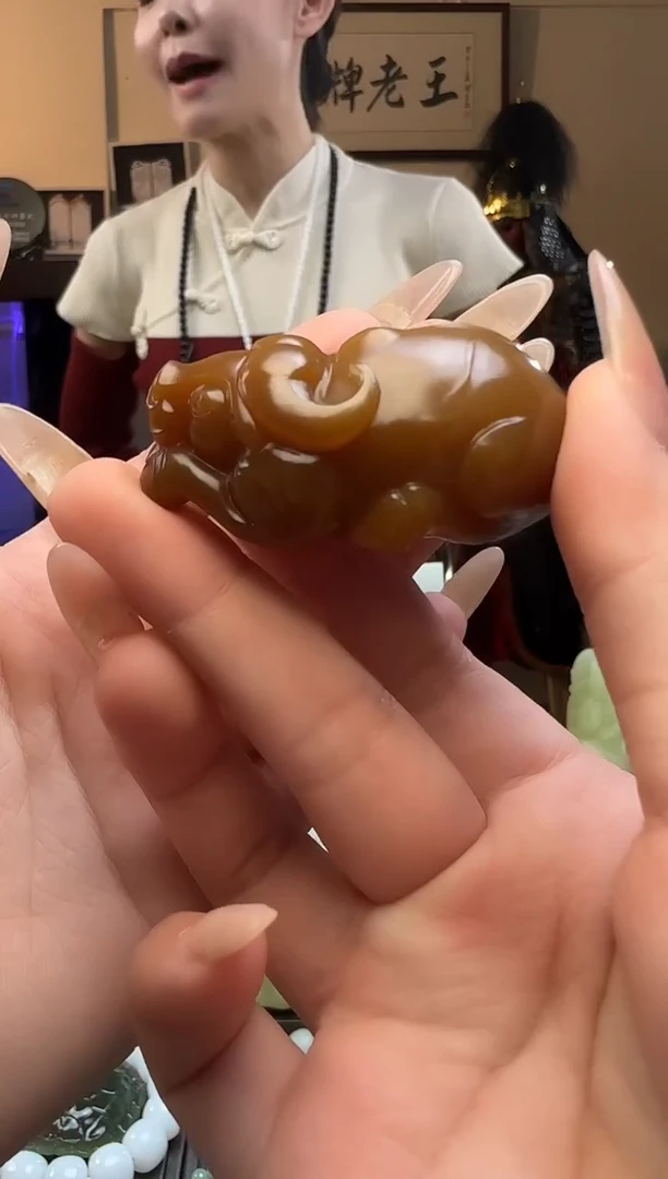 【闪购商品】和田玉糖牛未镶嵌手把件