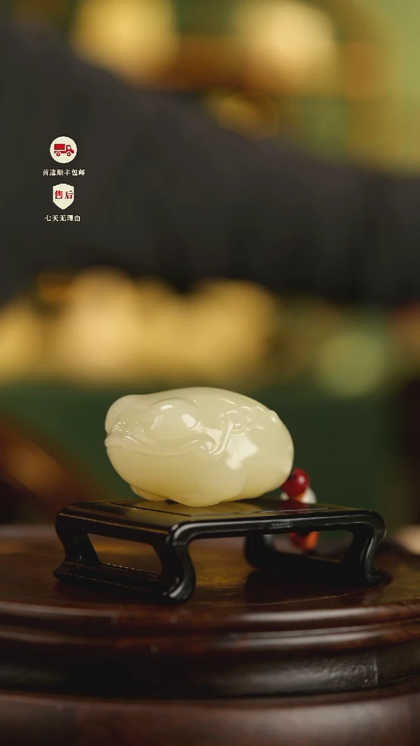 云南石竹叶青雕刻：富贵金蟾把件摆件