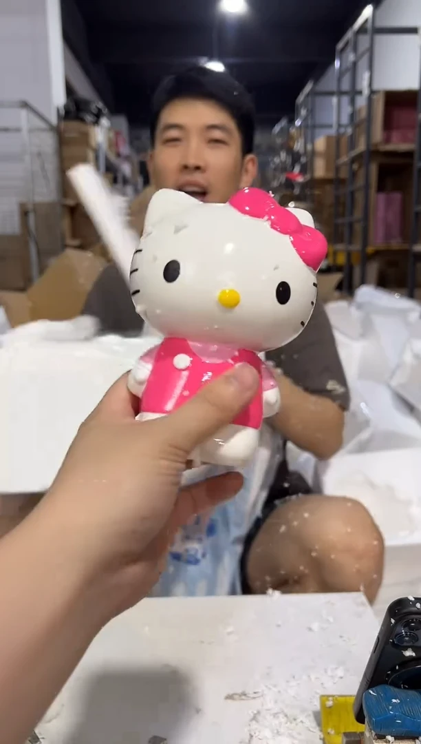 瓷片陶瓷粉色kt笔筒