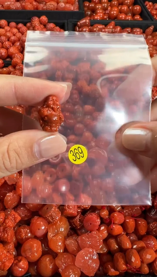 颈饰未镶嵌南红玛瑙1