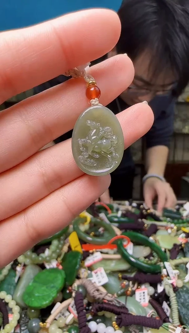 颈饰未镶嵌和田玉1