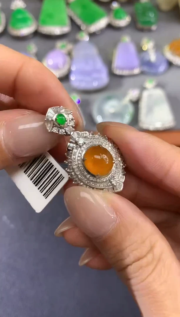 吊坠(不含链)18K金镶嵌翡翠A76多样性发其一