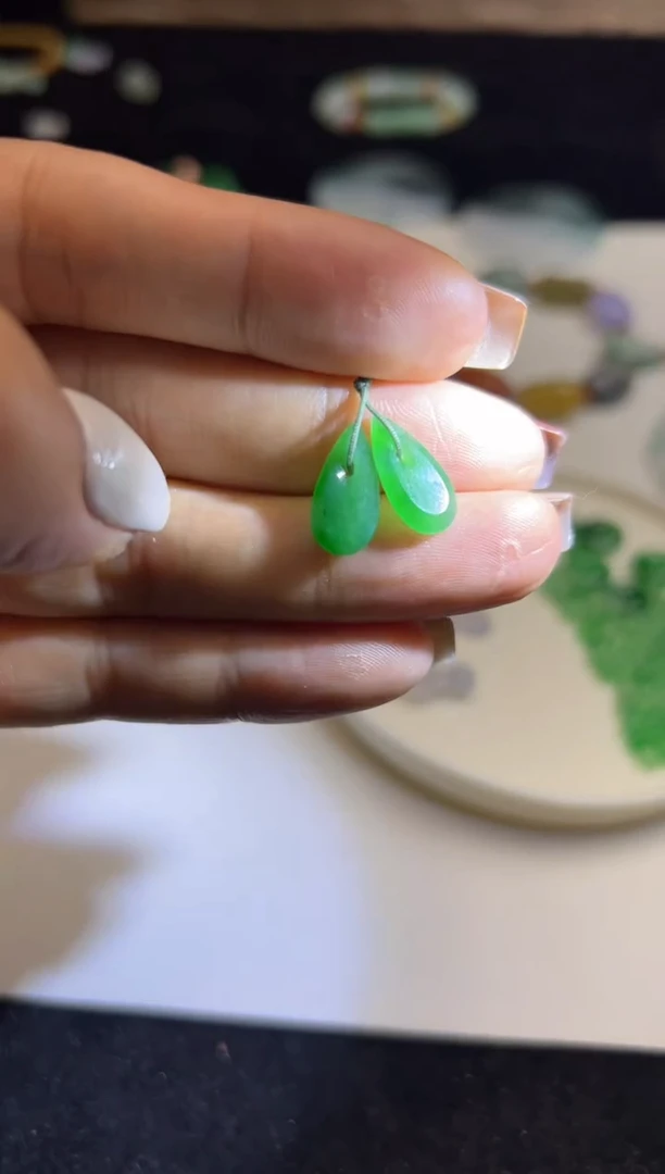 未镶嵌定制翡翠2800+280绿水滴一对-wxq176