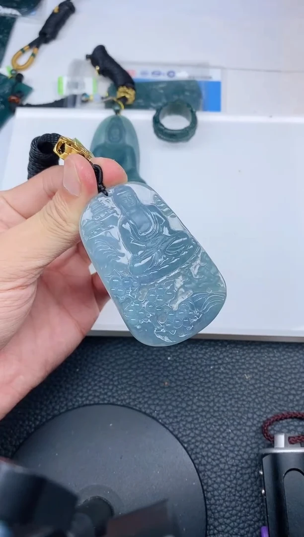 颈饰未镶嵌翡翠