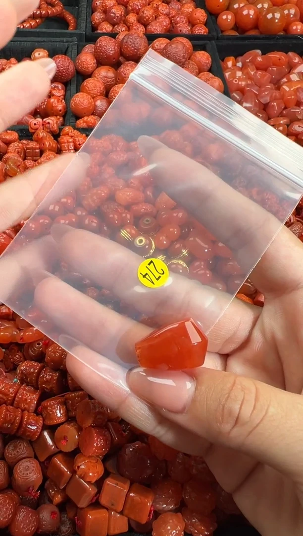 南红玛瑙未镶嵌颈饰1