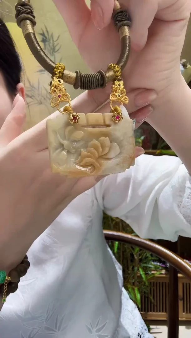 颈饰未镶嵌翡翠吊坠