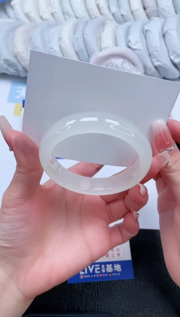 【闪购商品】石英质玉手镯未镶嵌T255-54.3